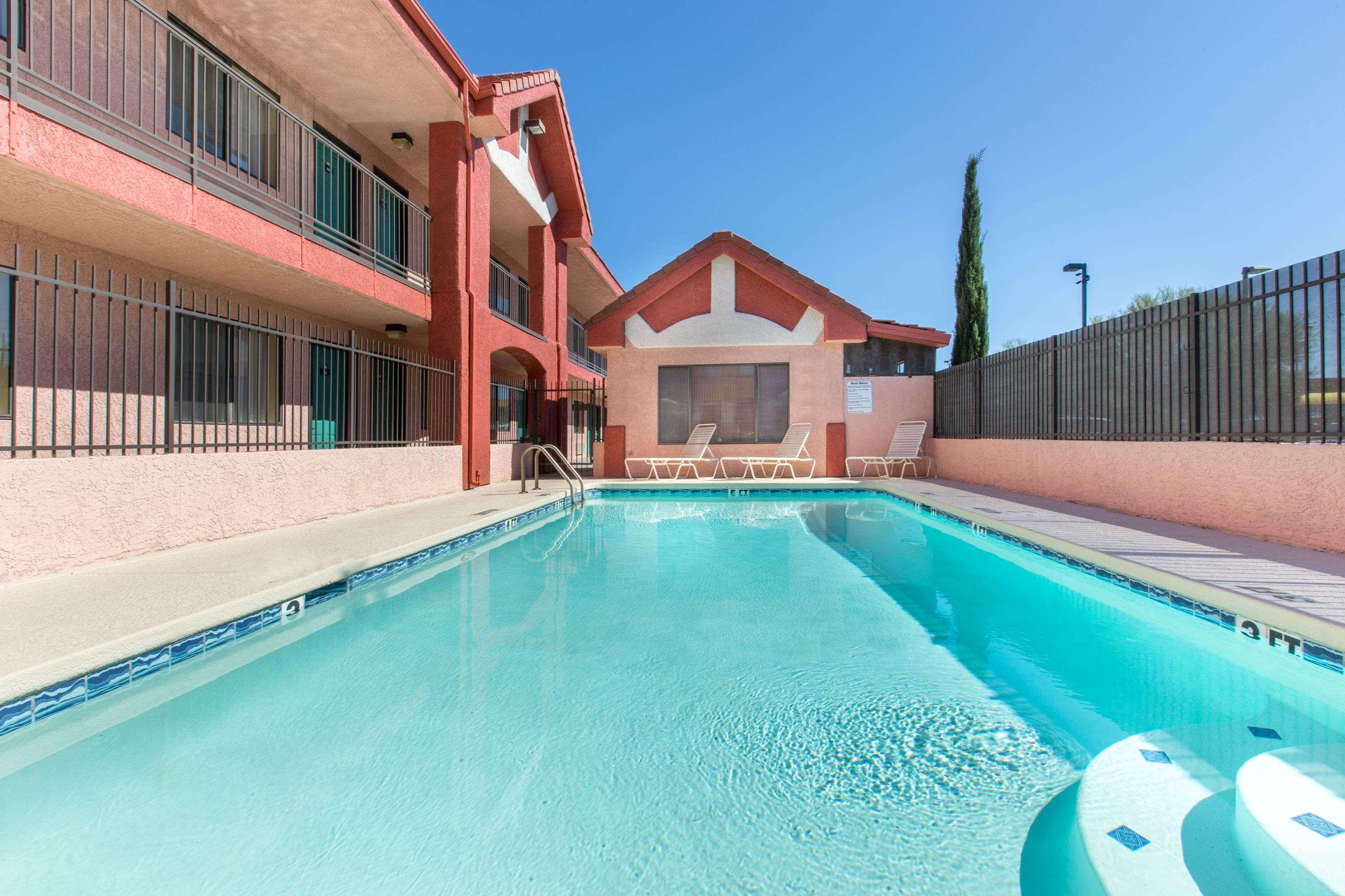 Hotel Days By Wyndham Airport Drexel Heights