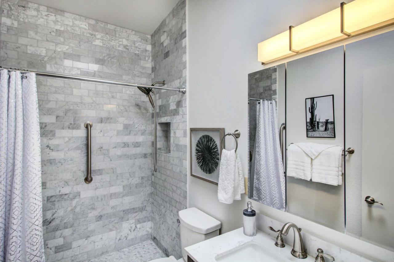 Stylish With Patio And Private Pool! Tucson