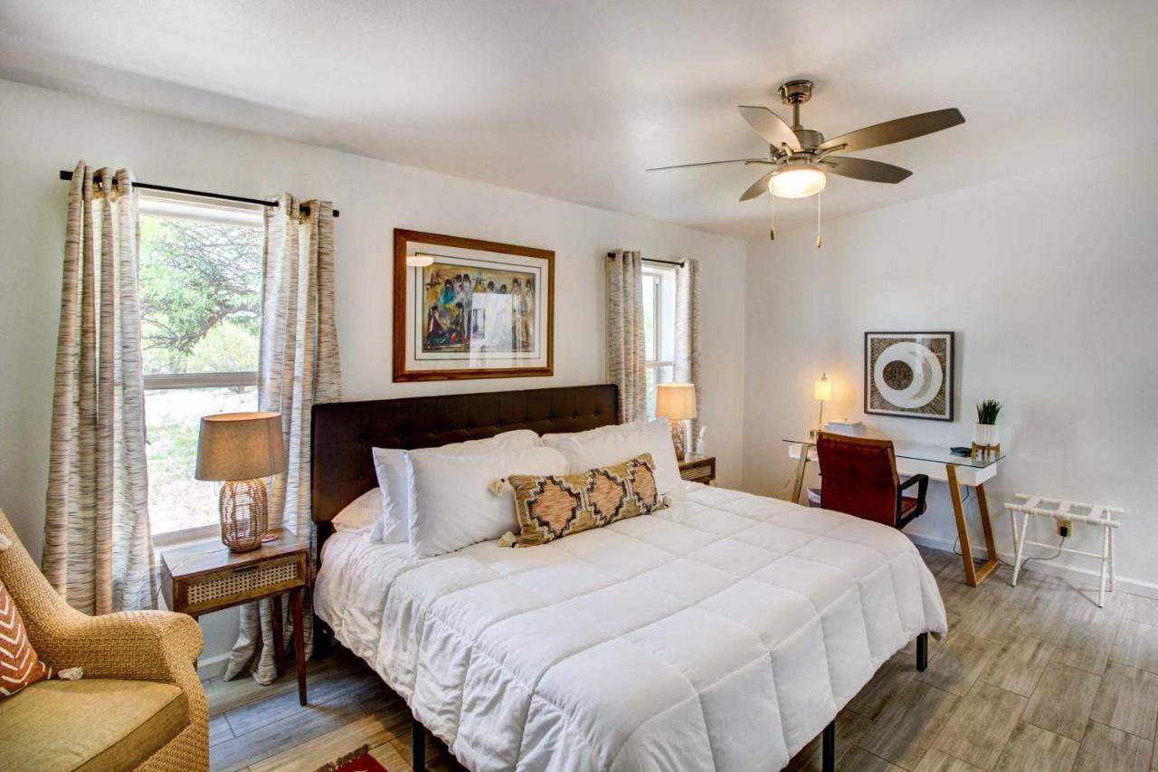 Stylish With Patio And Private Pool!