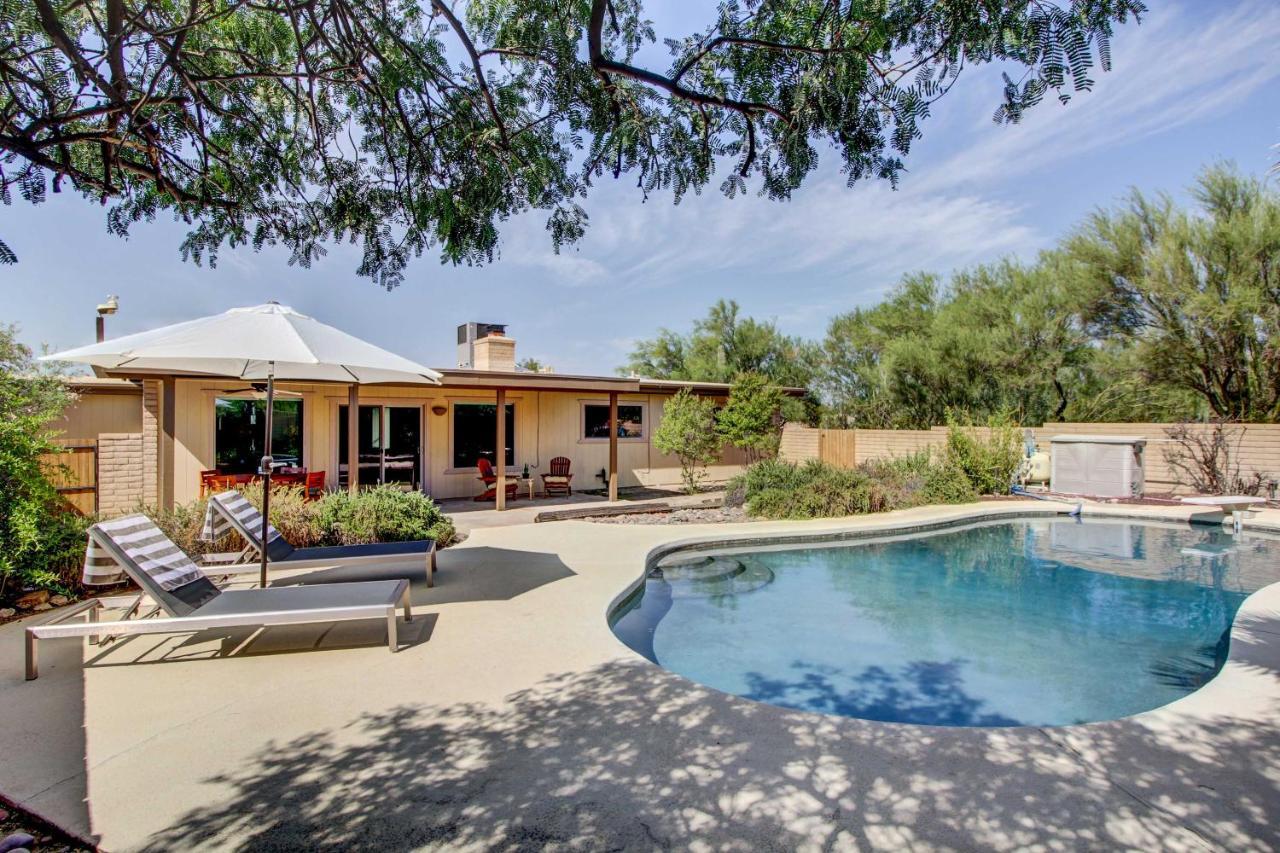 Stylish With Patio And Private Pool! Holiday home *