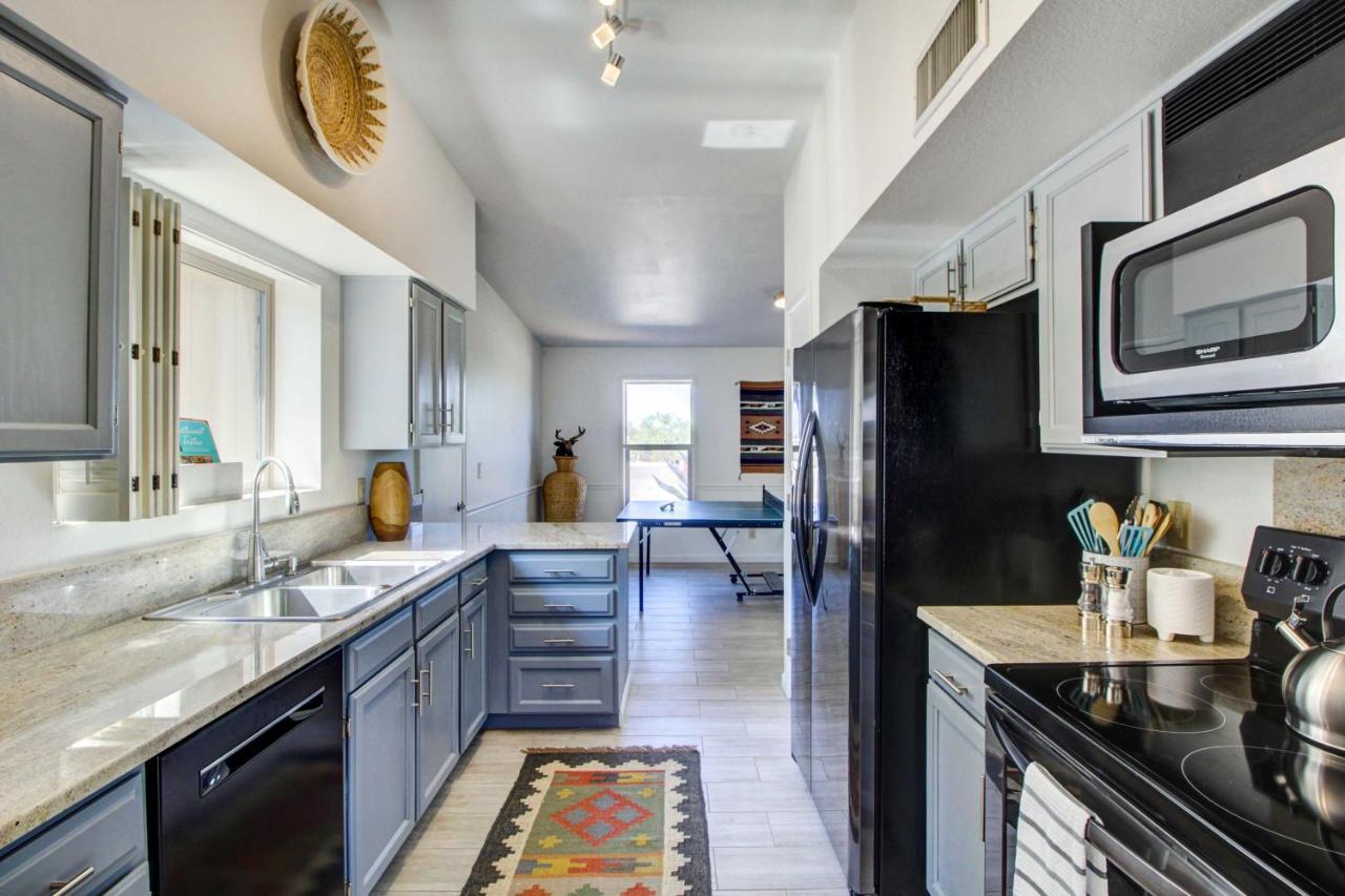 Stylish With Patio And Private Pool! * Tucson