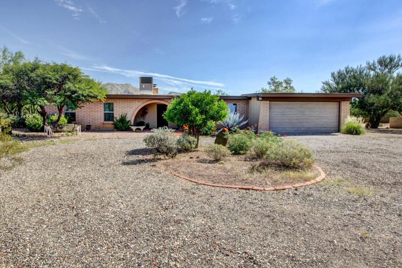 Stylish With Patio And Private Pool!