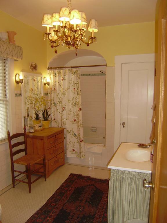 Catalina Park Bed & Breakfast 3*