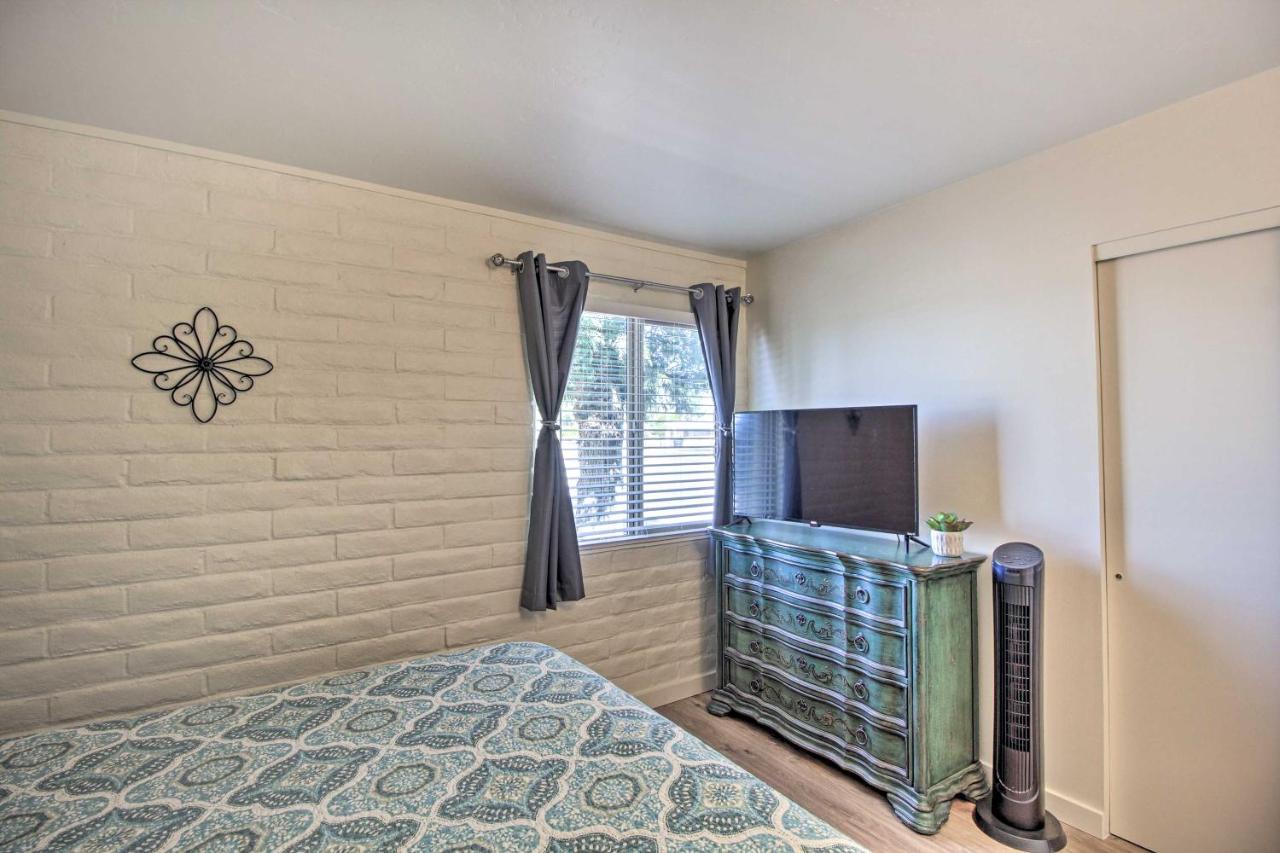 Holiday home Bright And Sunny Hideaway With Backyard! Tucson
