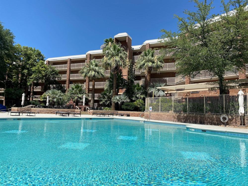 Embassy By Hilton East 4* Tucson