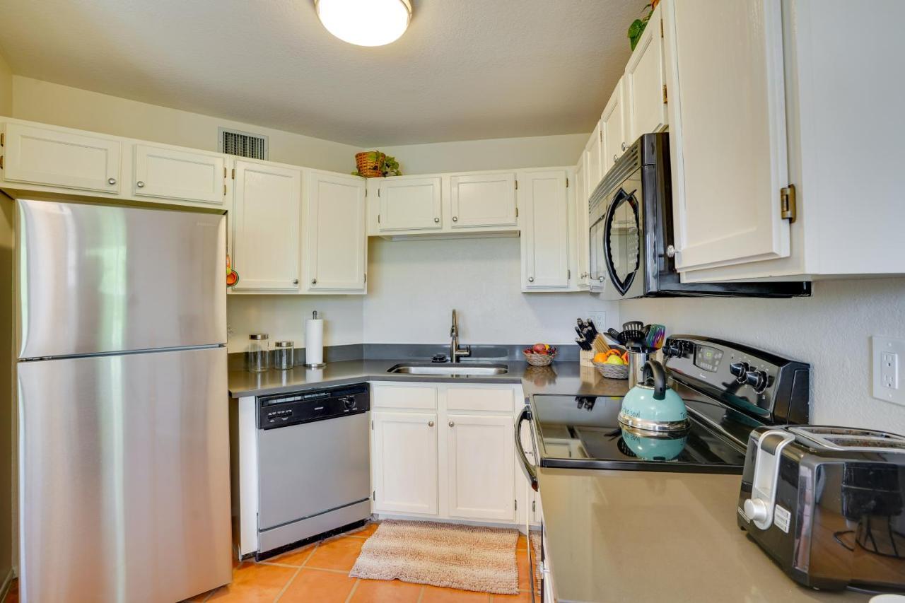 Oasis Heated Pool, Tennis Court, Hiking! Apartment *
