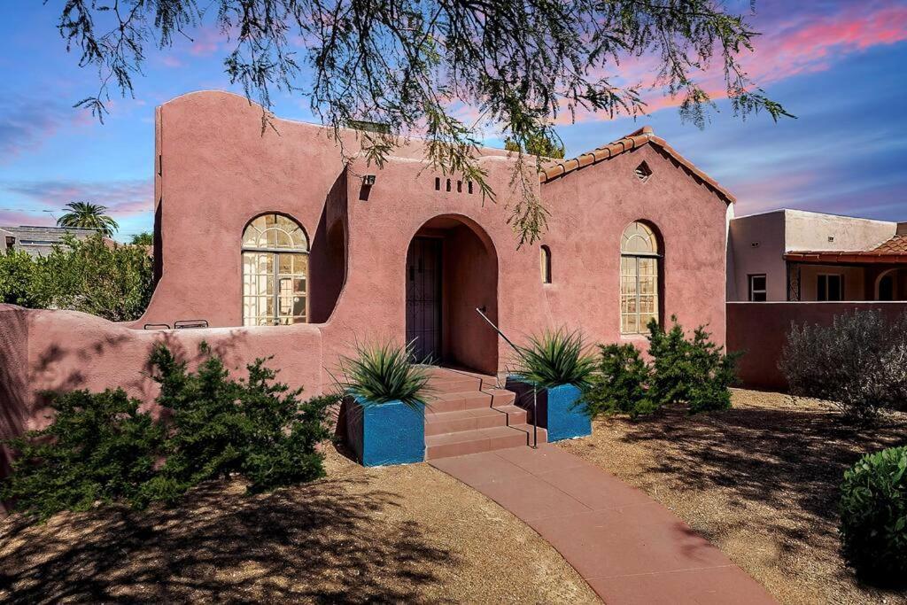 Historic 3bd 2ba Bungalow, Steps To Uofa, Summer Rates!