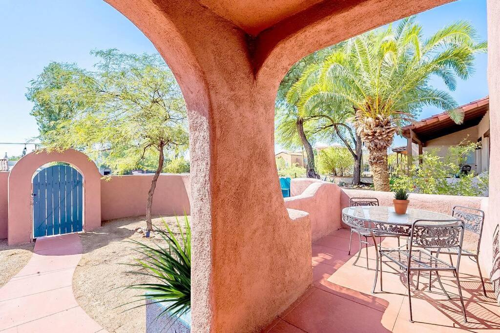 Historic 3bd 2ba Bungalow, Steps To Uofa, Summer Rates! Holiday home