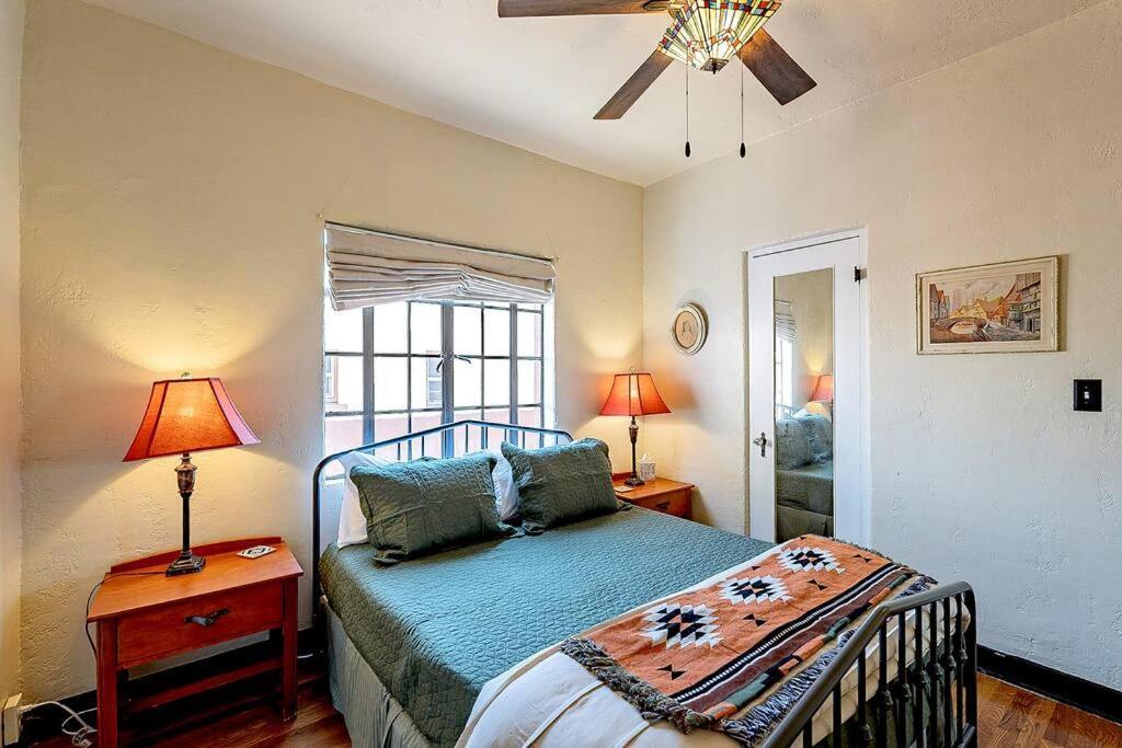 Historic 3bd 2ba Bungalow, Steps To Uofa, Summer Rates! *