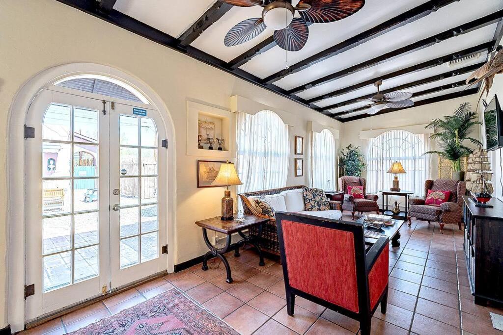 Holiday home Historic 3bd 2ba Bungalow, Steps To Uofa, Summer Rates! Tucson