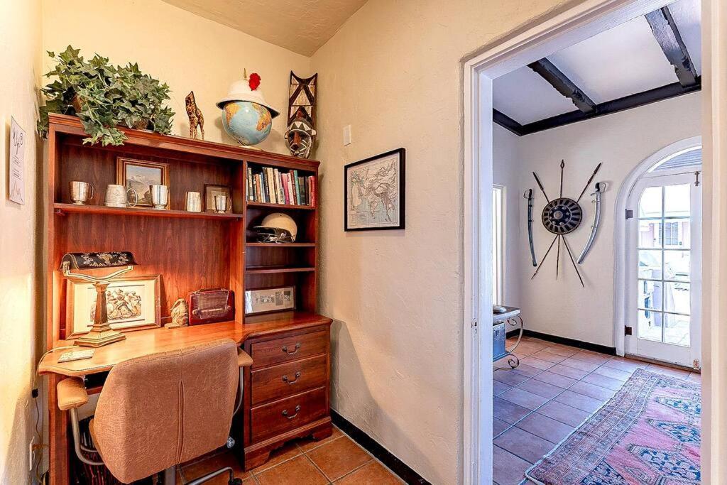 Holiday home Historic 3bd 2ba Bungalow, Steps To Uofa, Summer Rates!