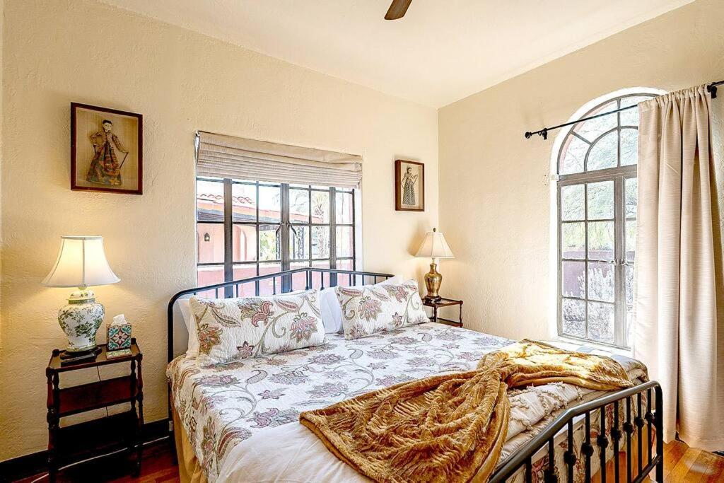 Holiday home Historic 3bd 2ba Bungalow, Steps To Uofa, Summer Rates! Tucson