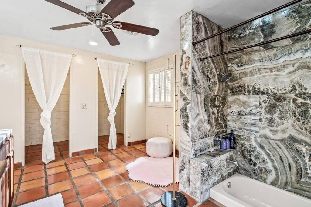 Holiday home Escape: 5br - Pool - Ccp - Eclectic-themed *