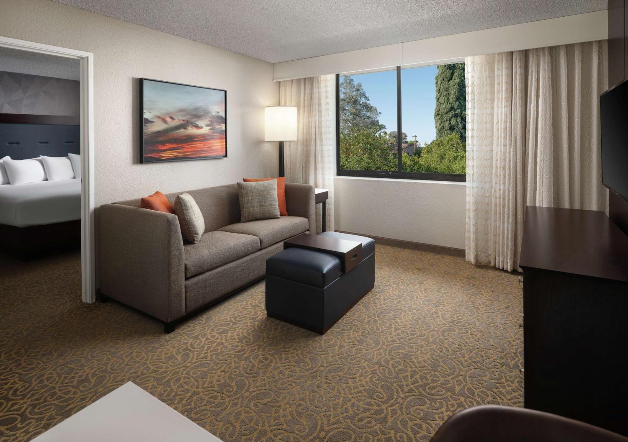 Hotel Embassy By Hilton East