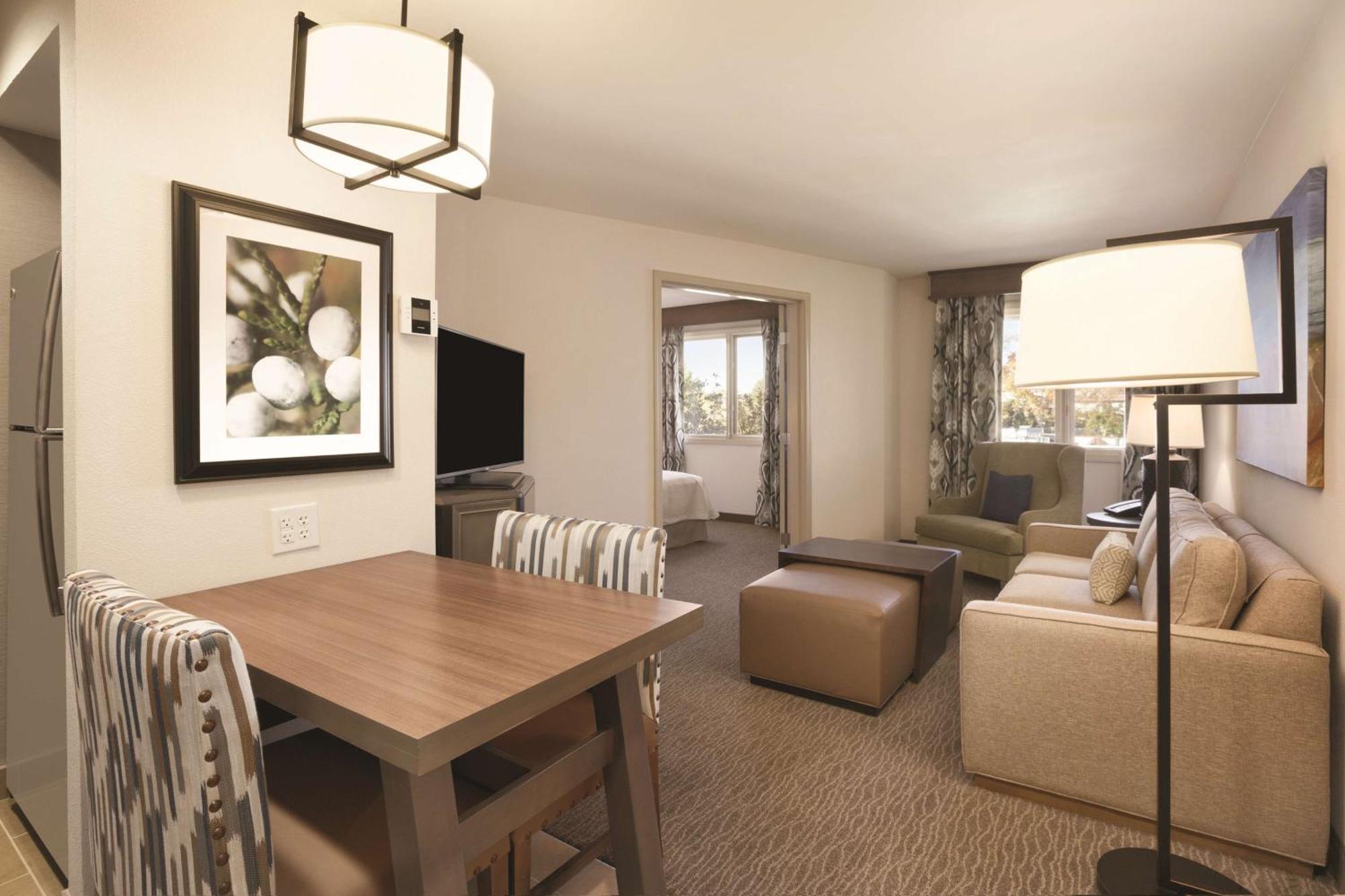 Hotel Homewood St. Philip's Plaza
