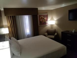 Western Innsuites Foothills & Casas Adobes