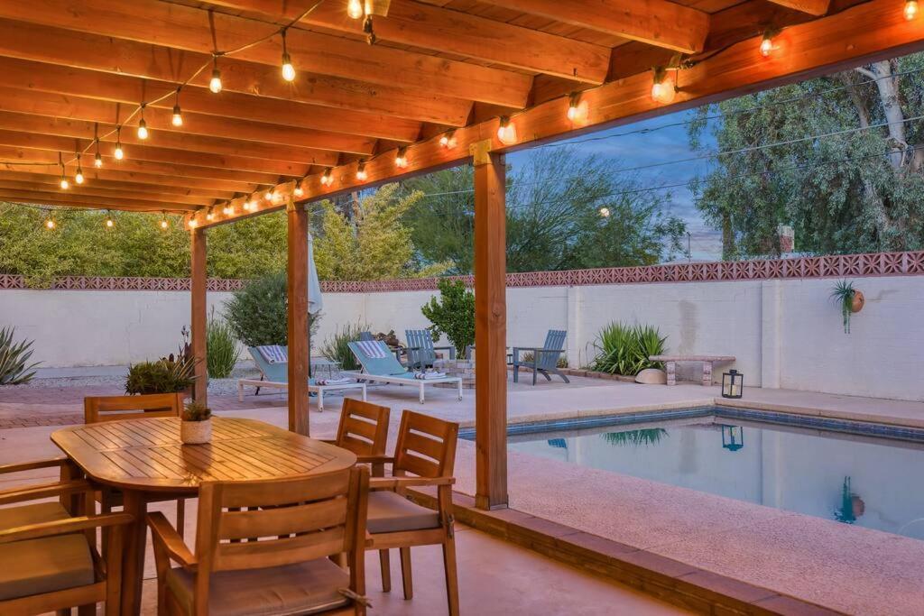 Stylish Mid-century Oasis With Pool Holiday home Tucson