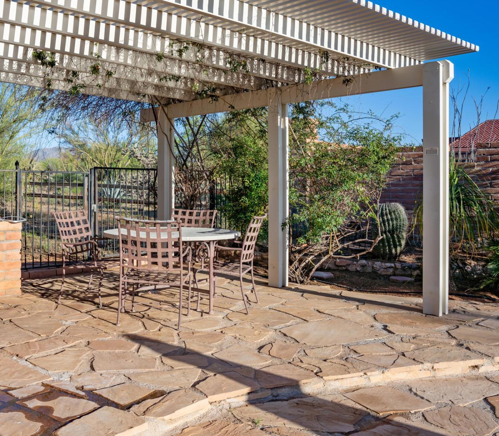 Lazy H Bar Desert Outpost Ranch House With Pool And Hot Tub Holiday home Tucson