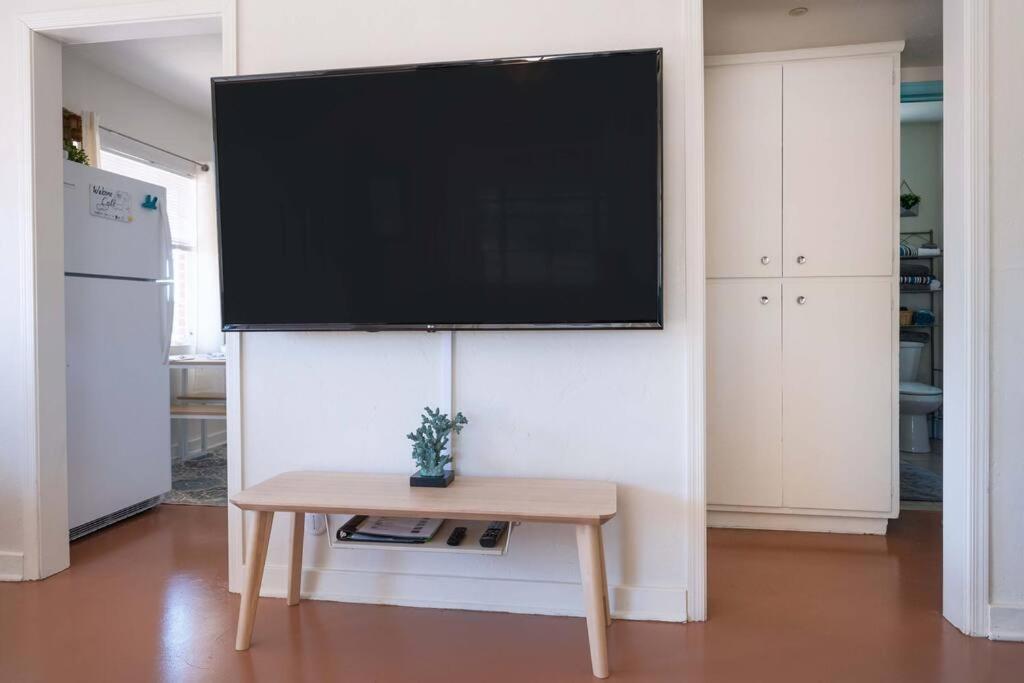Apartment Cali 2br Getaway Firepit, Yard & Spring Charm *