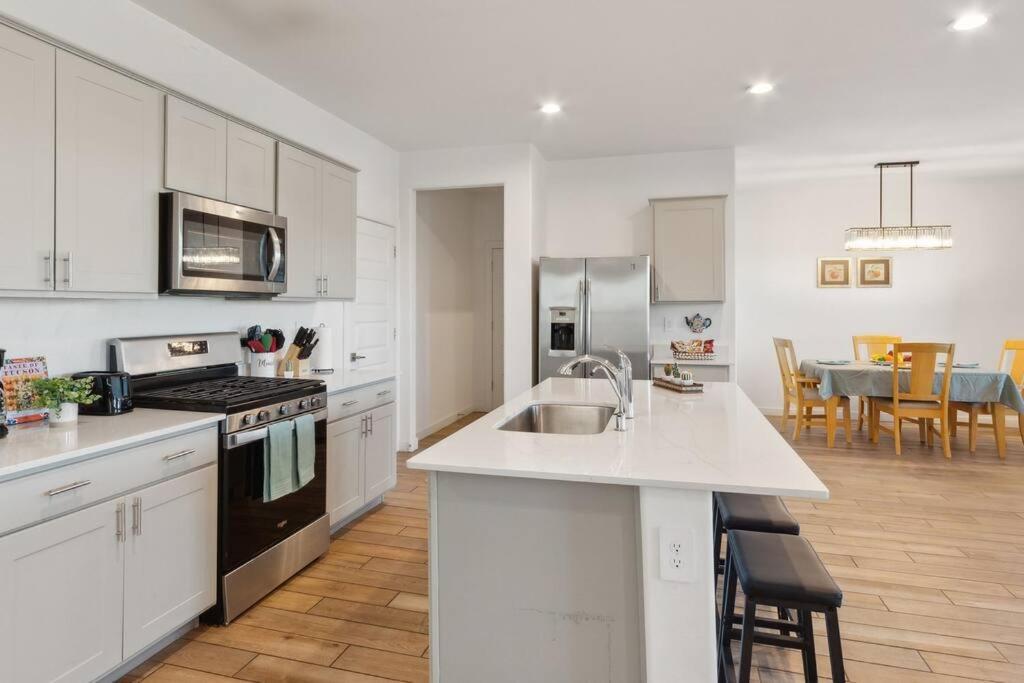 Holiday home Taste Of Getaway With 3 King Beds And Views Of Silverbell Golf Course And Mountains