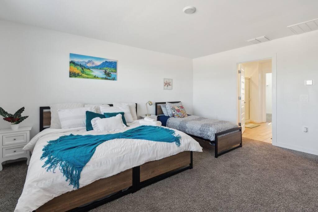 Taste Of Getaway With 3 King Beds And Views Of Silverbell Golf Course And Mountains