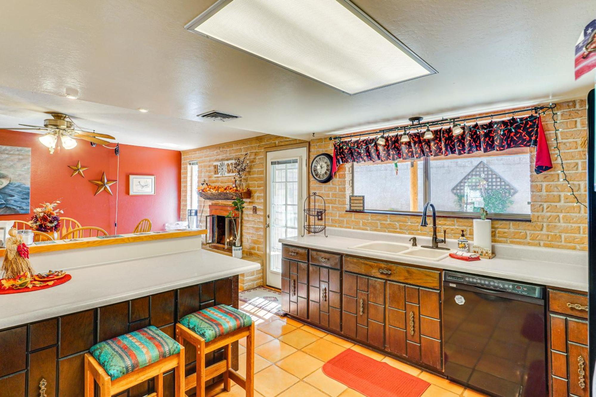 Cyclists Haven Southwestern In Sunny Holiday home *