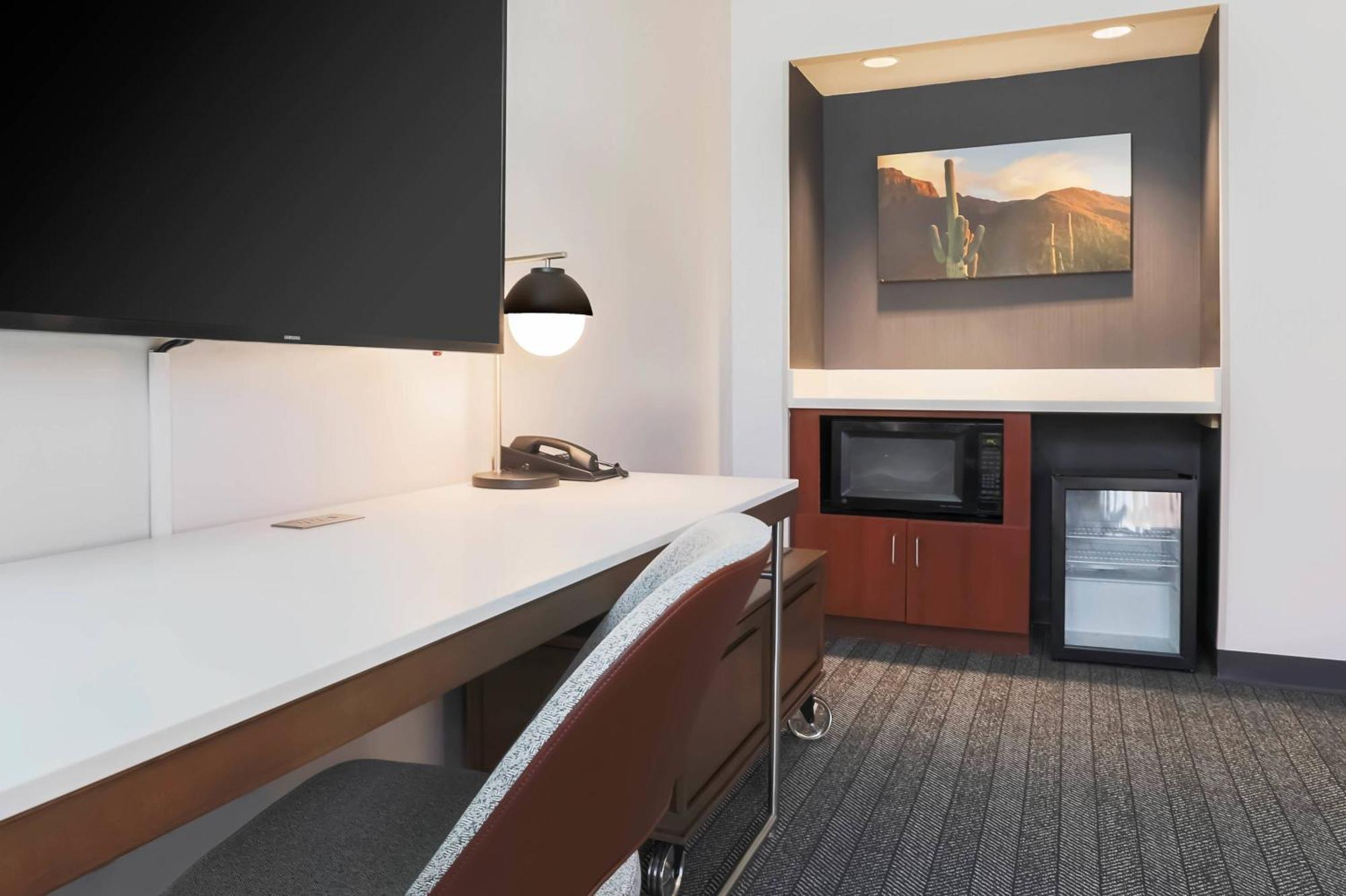 Courtyard Airport Hotel 3*
