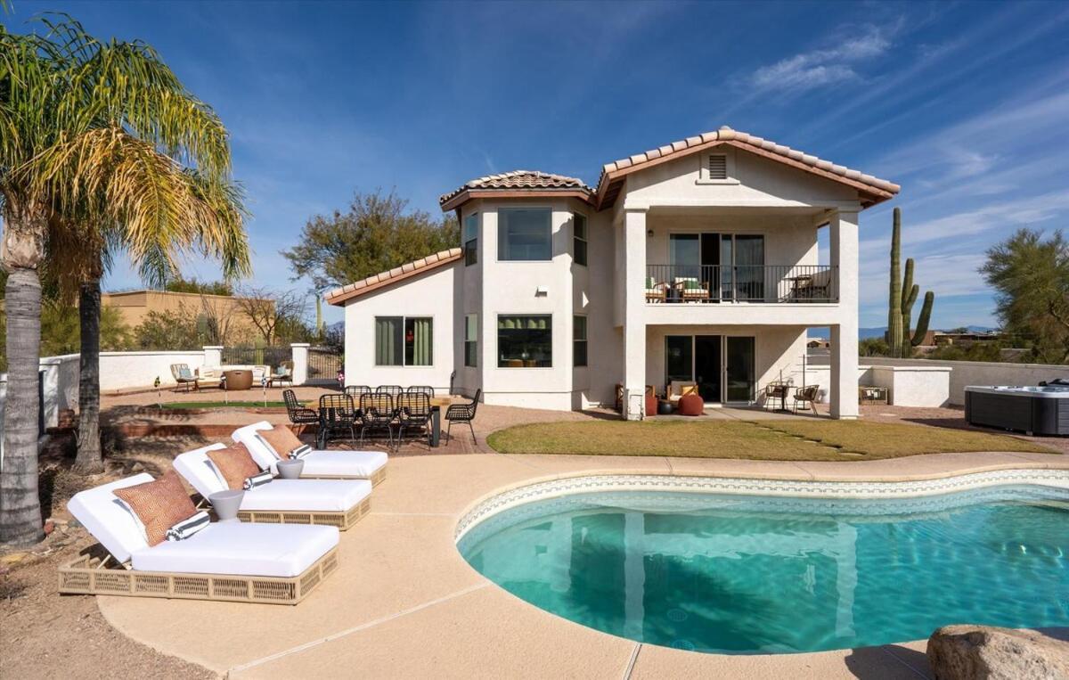 Casa De Oro 360 Desert Views Hot Tub Pool Holiday home *
