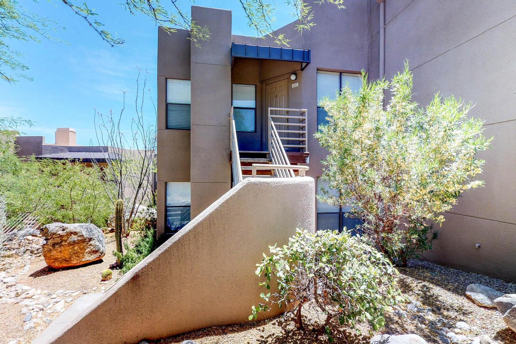 Desert Horizon Haven Apartment *