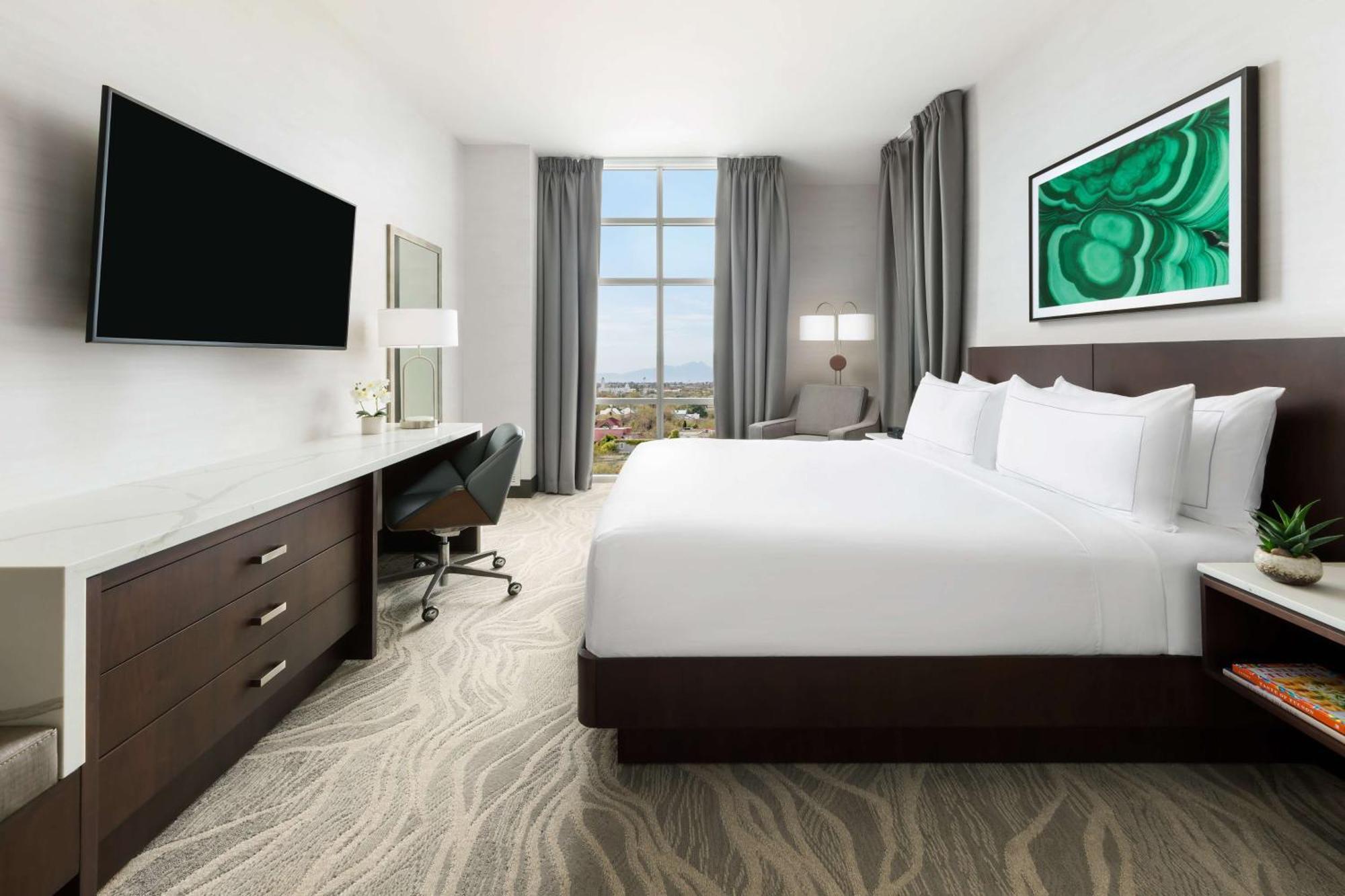Doubletree By Hilton Downtown Convention Center Hotel 4*