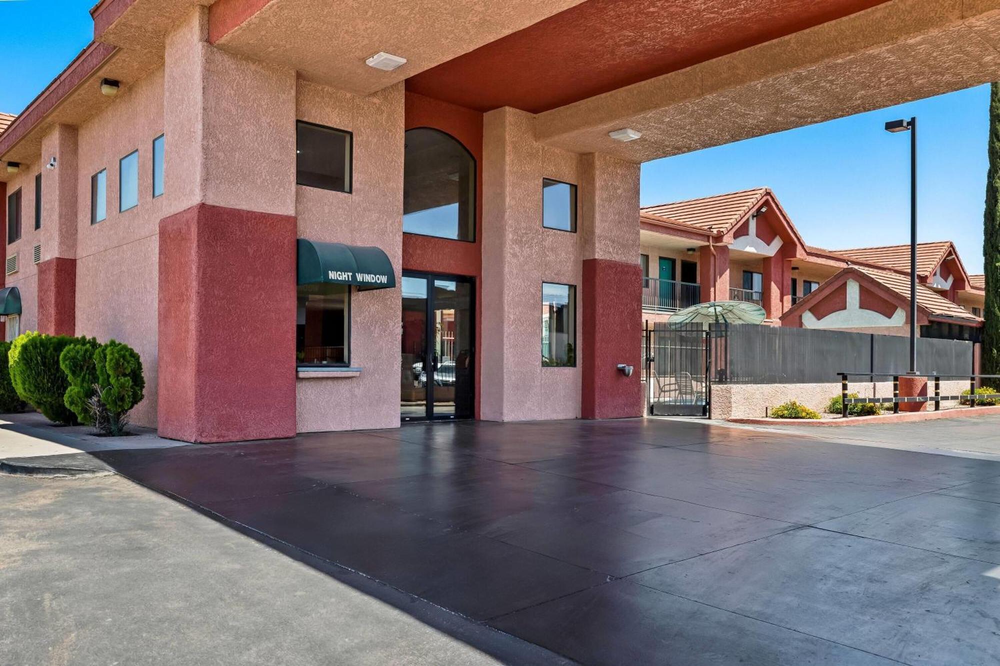 Days By Wyndham Airport Hotel Drexel Heights