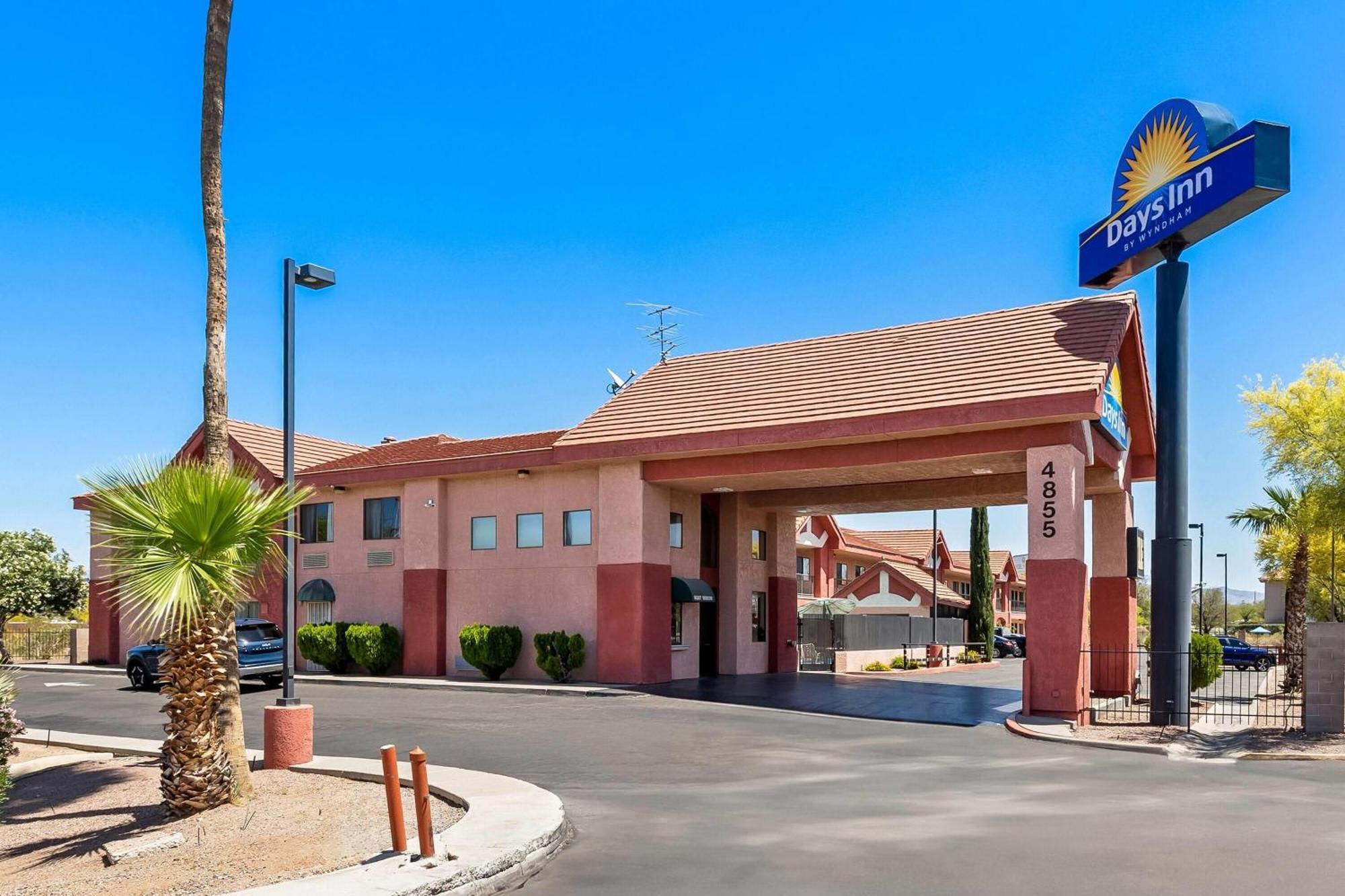 Days By Wyndham Airport Hotel