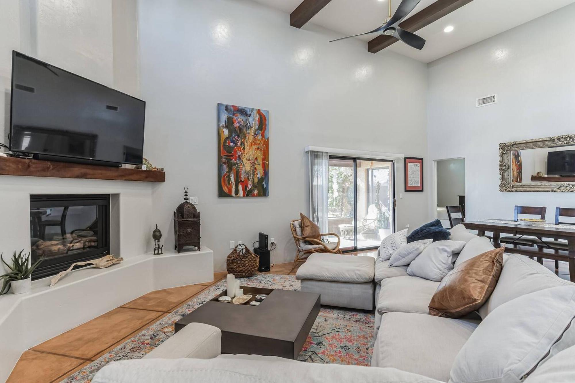 Pristine Placita | Spa-like Oasis W/ Pool & Views Holiday home *