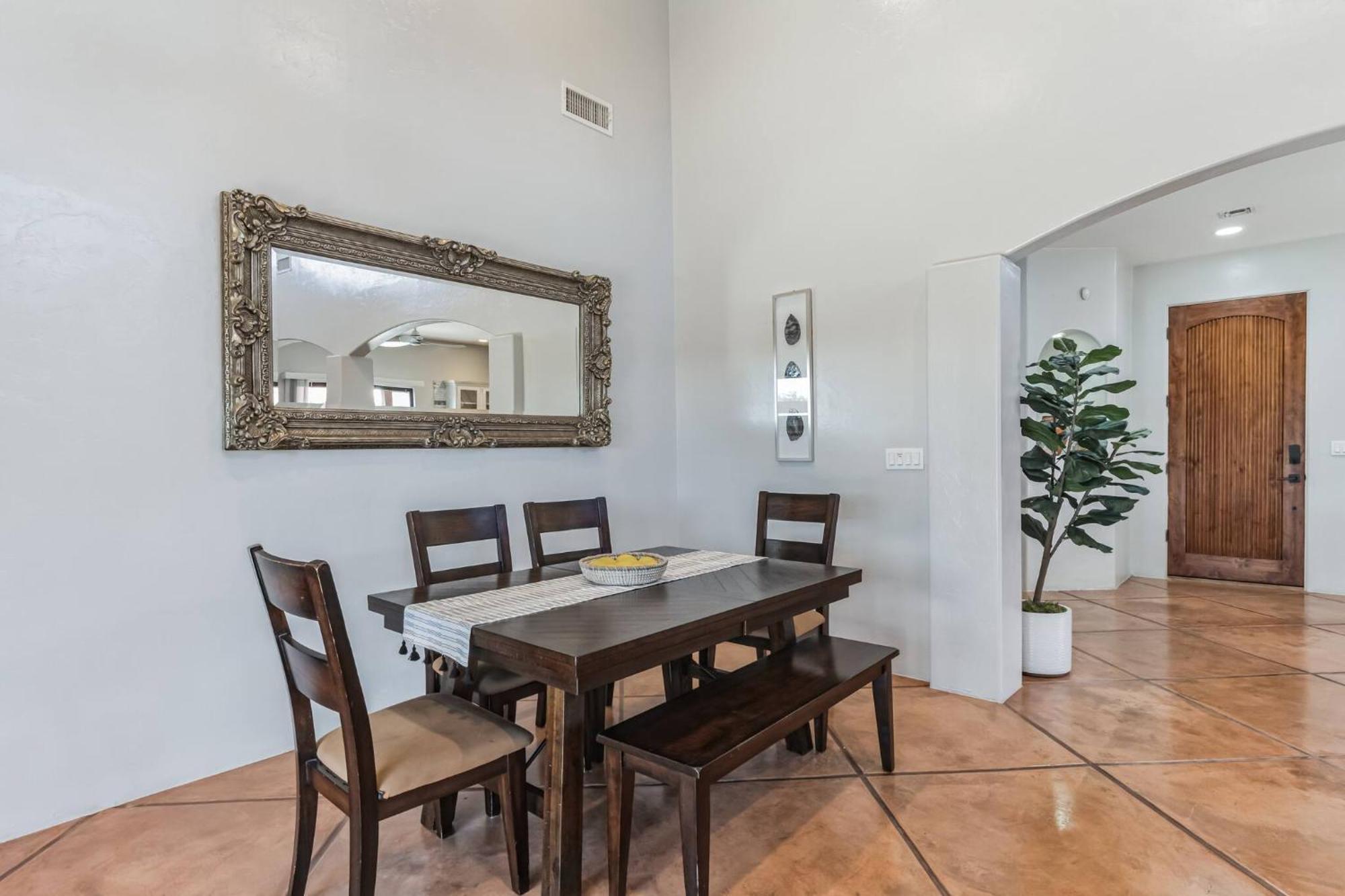 Holiday home Pristine Placita | Spa-like Oasis W/ Pool & Views Tucson
