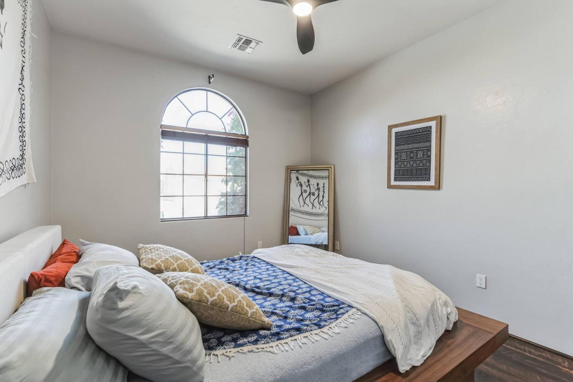Pristine Placita | Spa-like Oasis W/ Pool & Views Holiday home