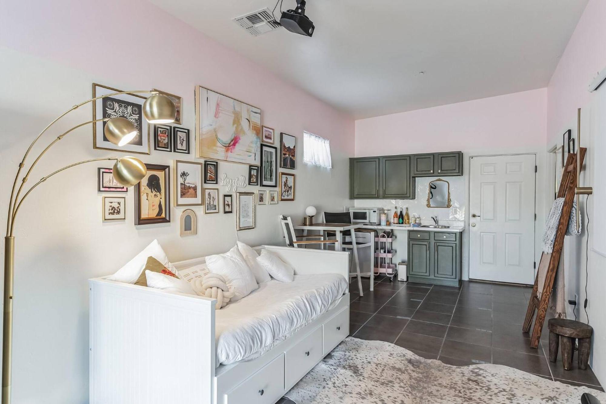 Pristine Placita | Spa-like Oasis W/ Pool & Views Holiday home *