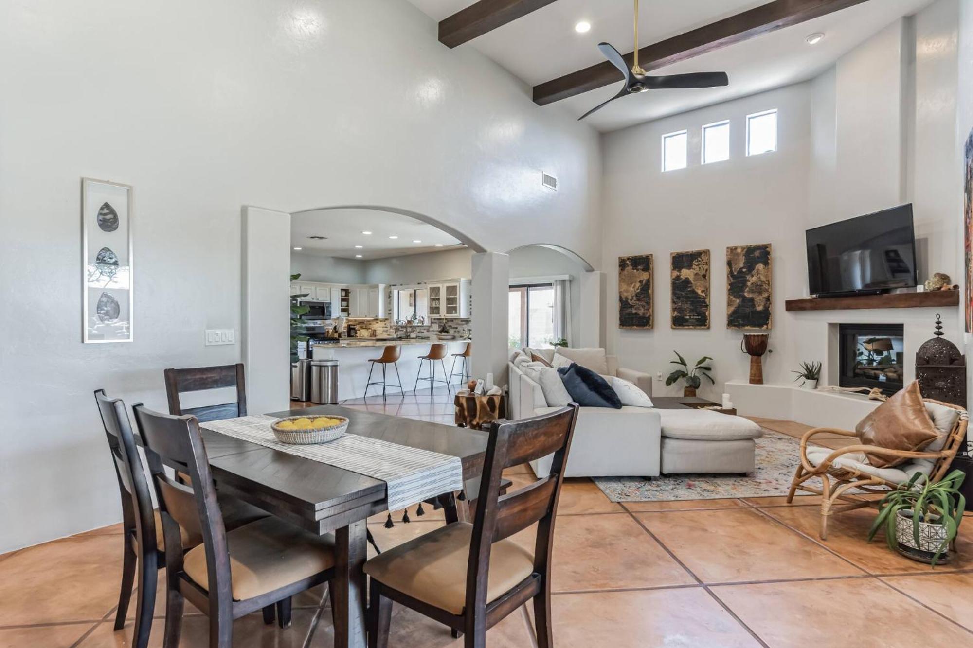 Pristine Placita | Spa-like Oasis W/ Pool & Views Holiday home *