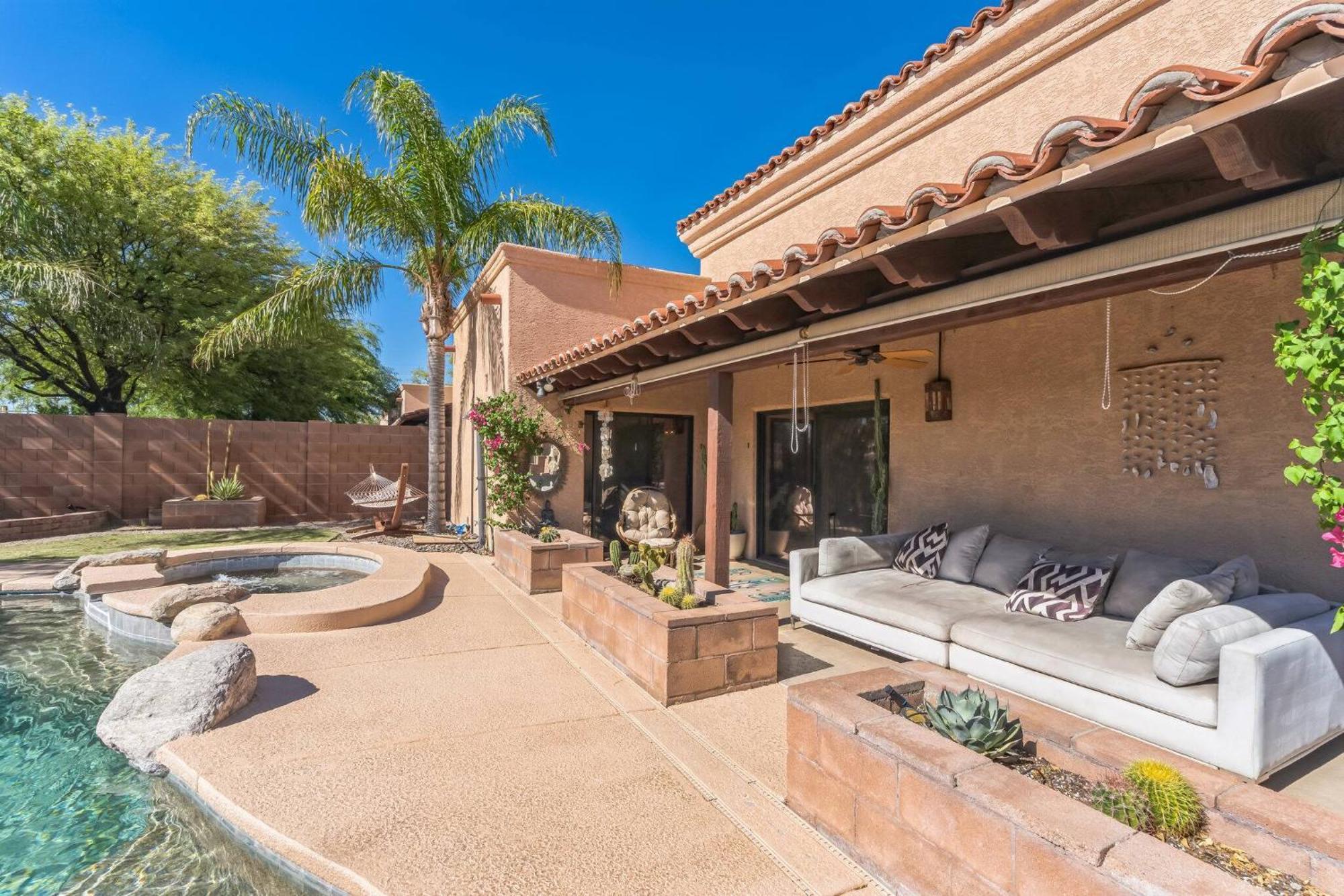 Pristine Placita | Spa-like Oasis W/ Pool & Views Holiday home Tucson