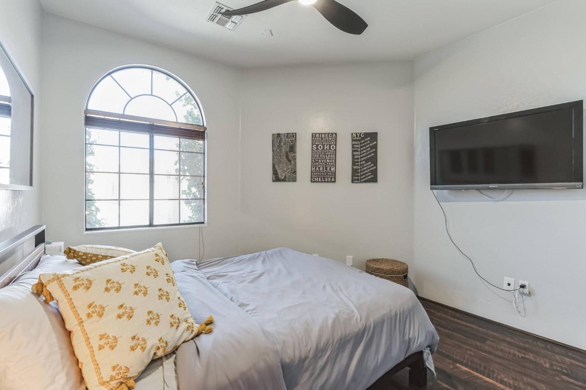 Holiday home Pristine Placita | Spa-like Oasis W/ Pool & Views Tucson