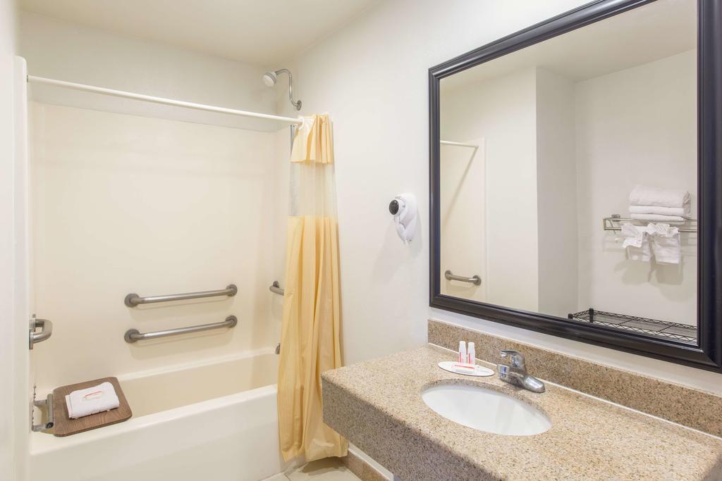 Hotel Days By Wyndham Airport Drexel Heights