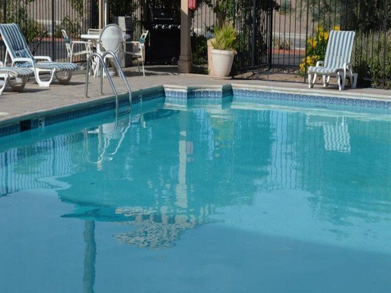 Days By Wyndham Center Tucson
