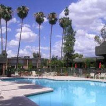 Riverpark Hotel 3*