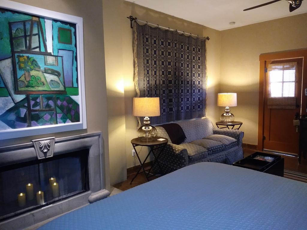 Catalina Park Bed & Breakfast