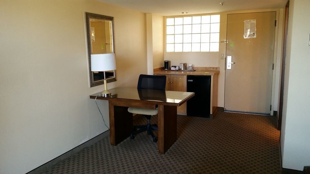 Embassy By Hilton East Hotel 4*