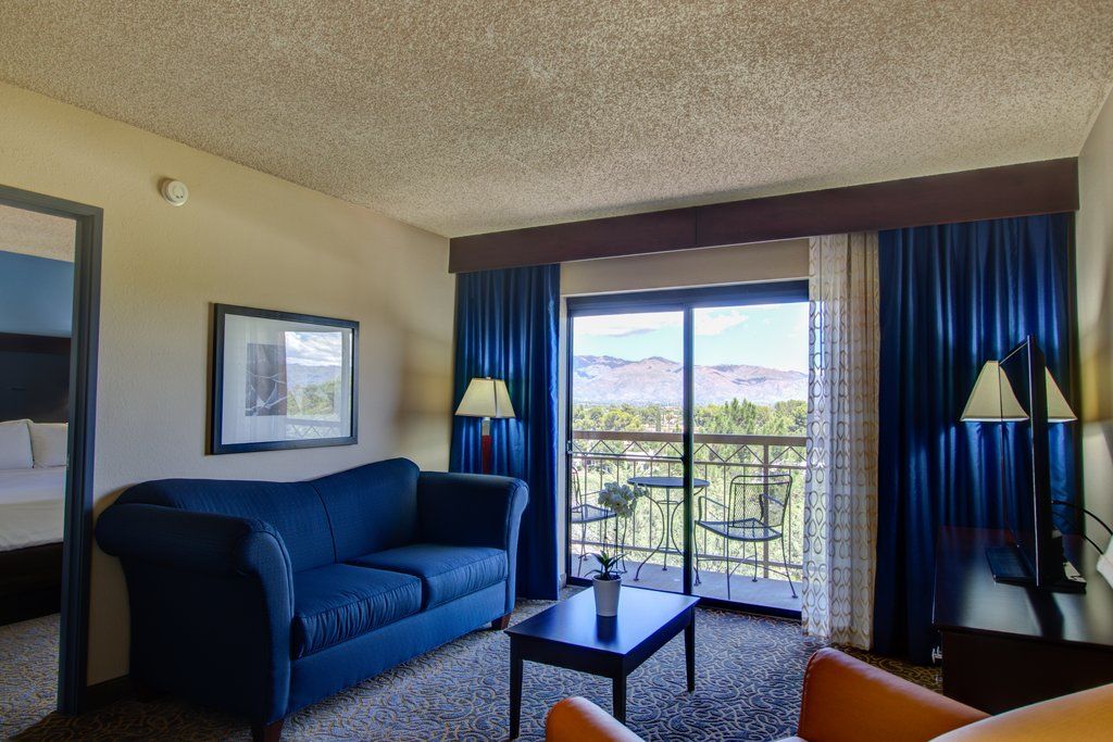 Hotel Embassy By Hilton East 4*