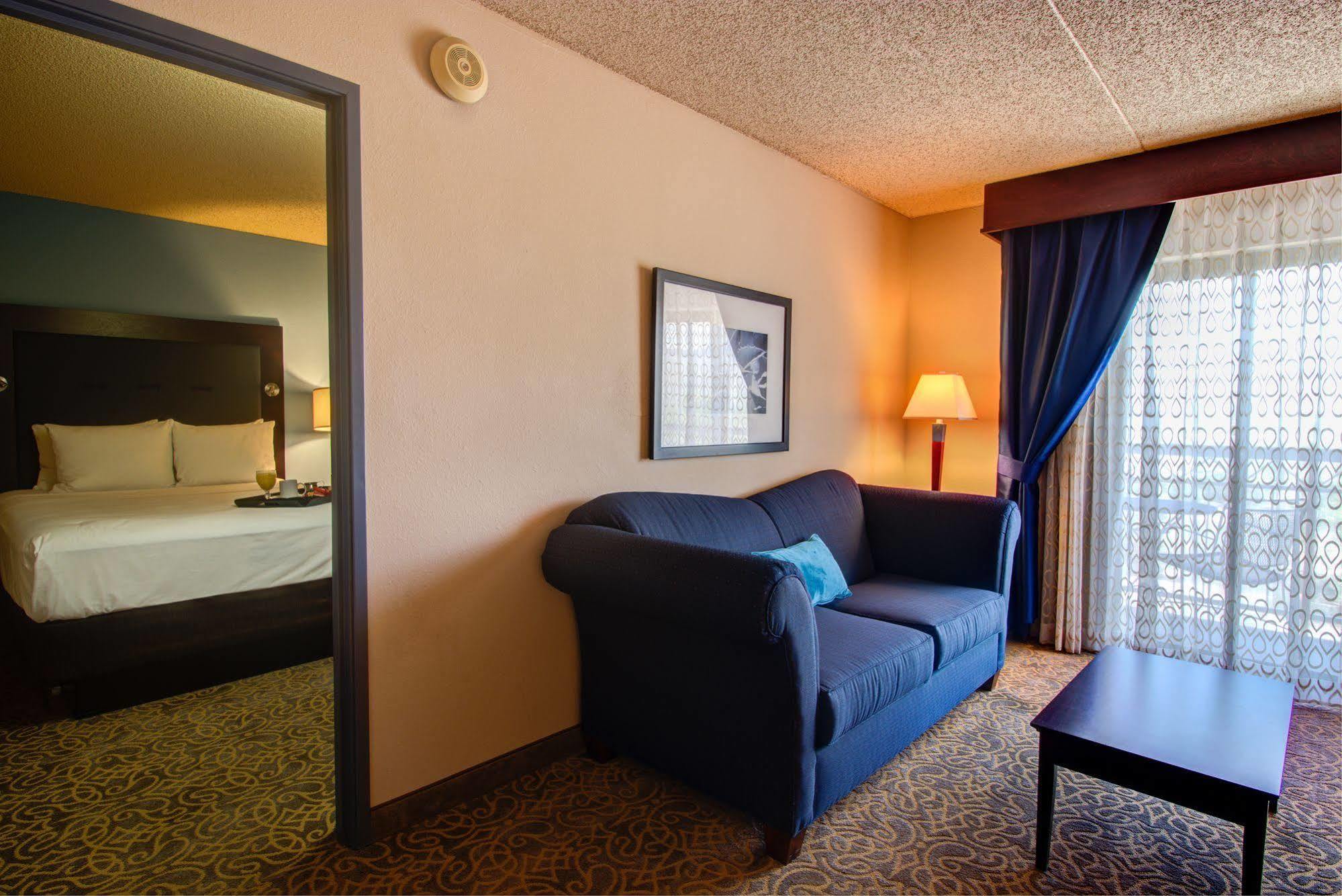 Hotel Embassy By Hilton East Tucson