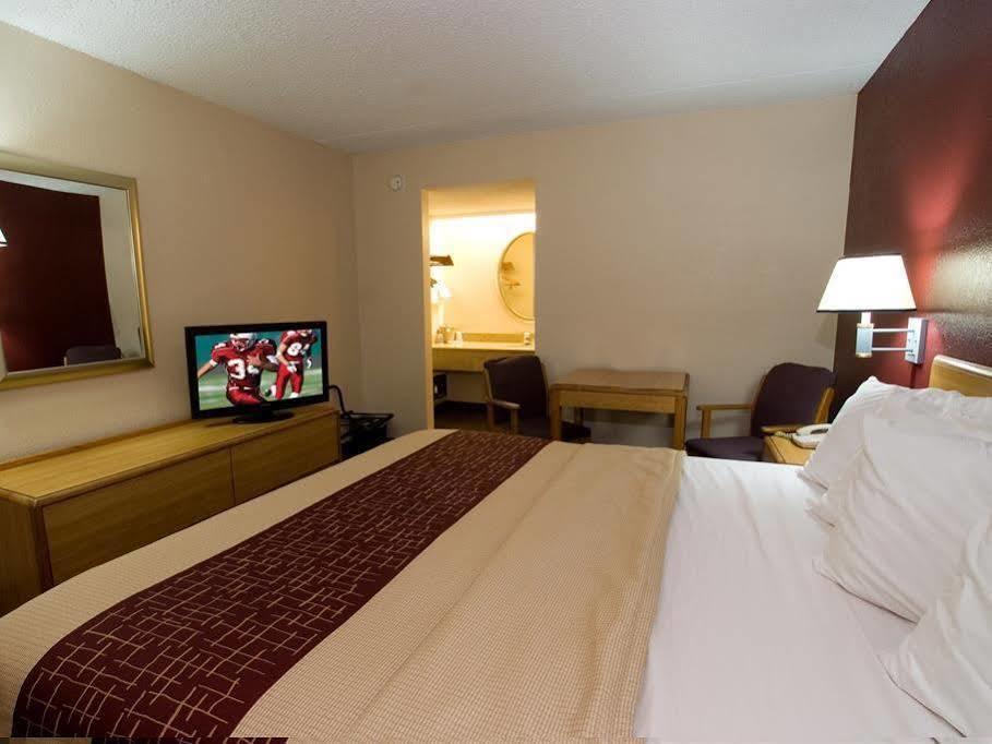Red Roof South - Airport Motel 2*