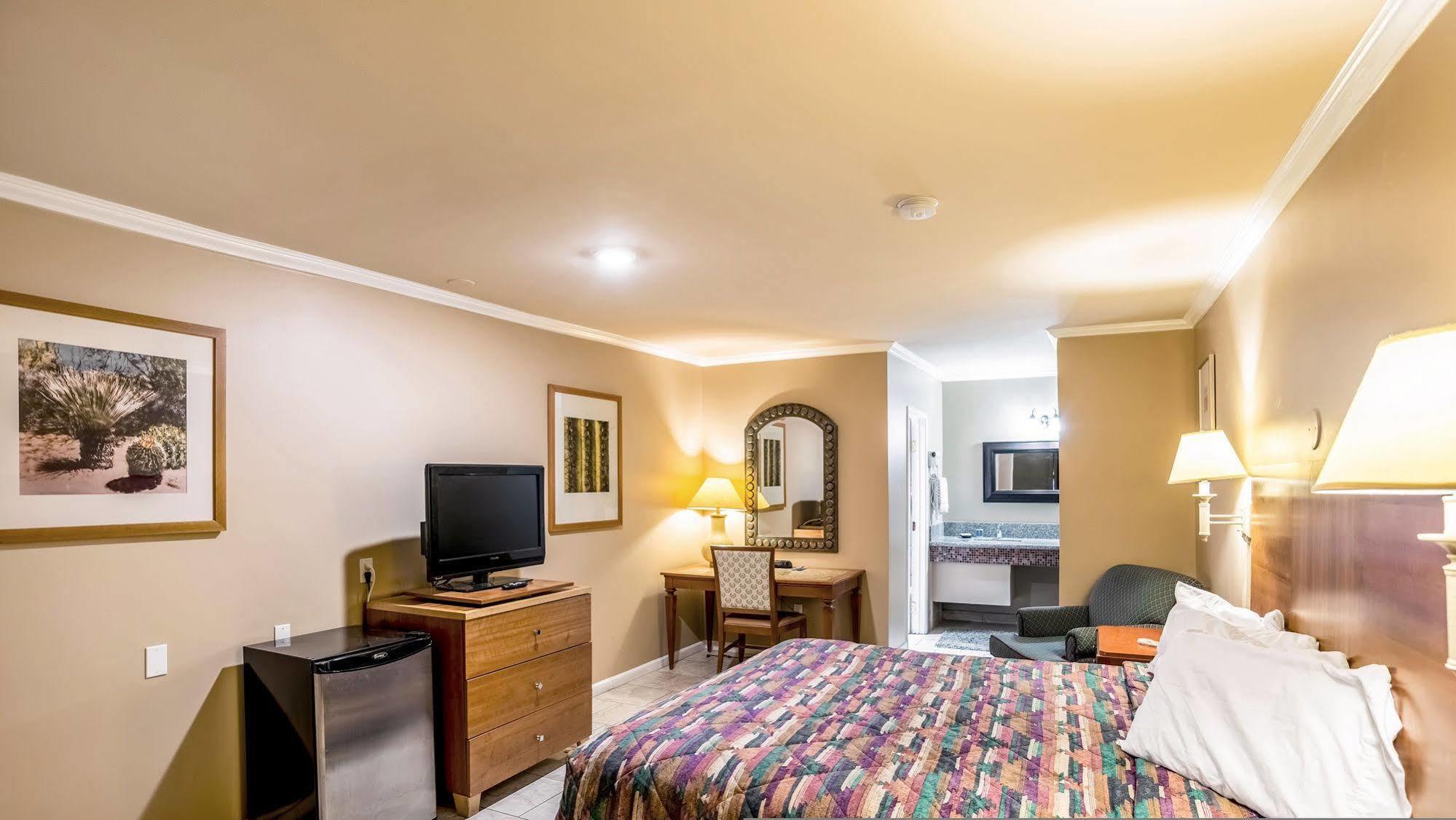 Rodeway Hotel 2*
