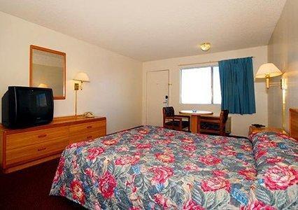Econo Hotel