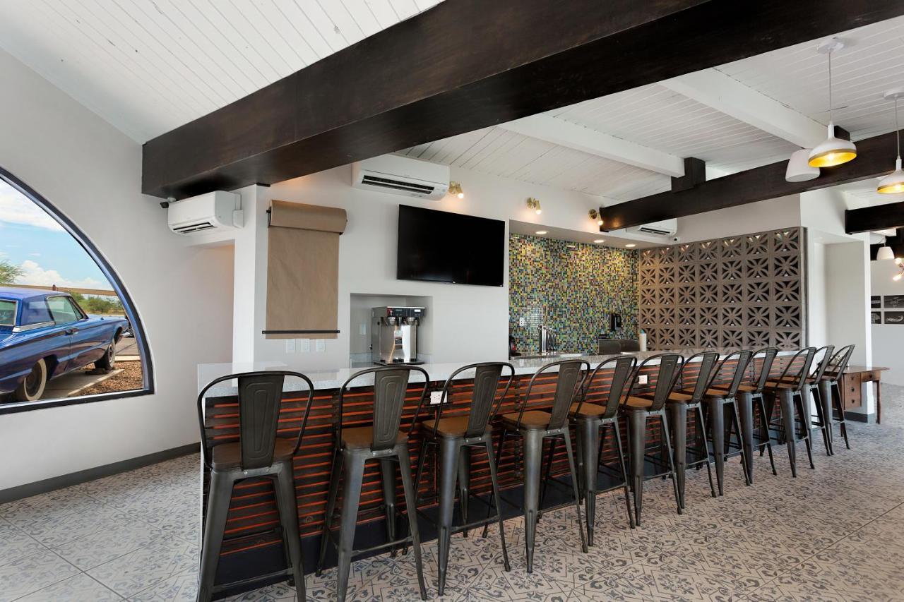 Mccoy - Art, Coffee, Beer, Wine Hotel Tucson